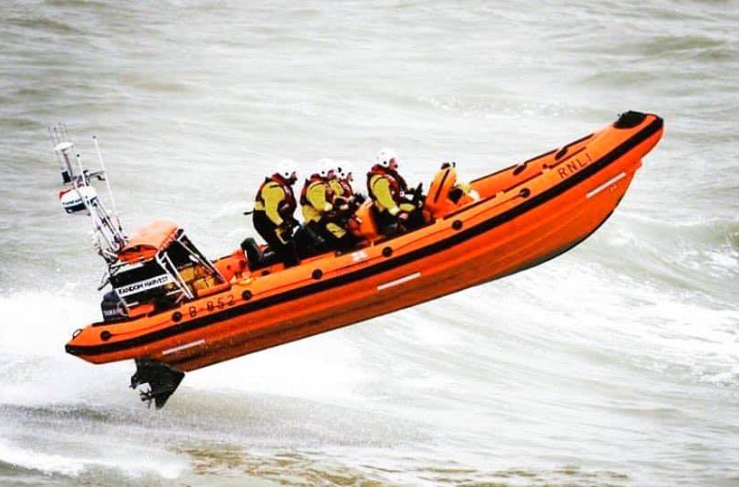 Social sharing card for Brighton RNLI is looking for eight new volunteers to help save lives at sea