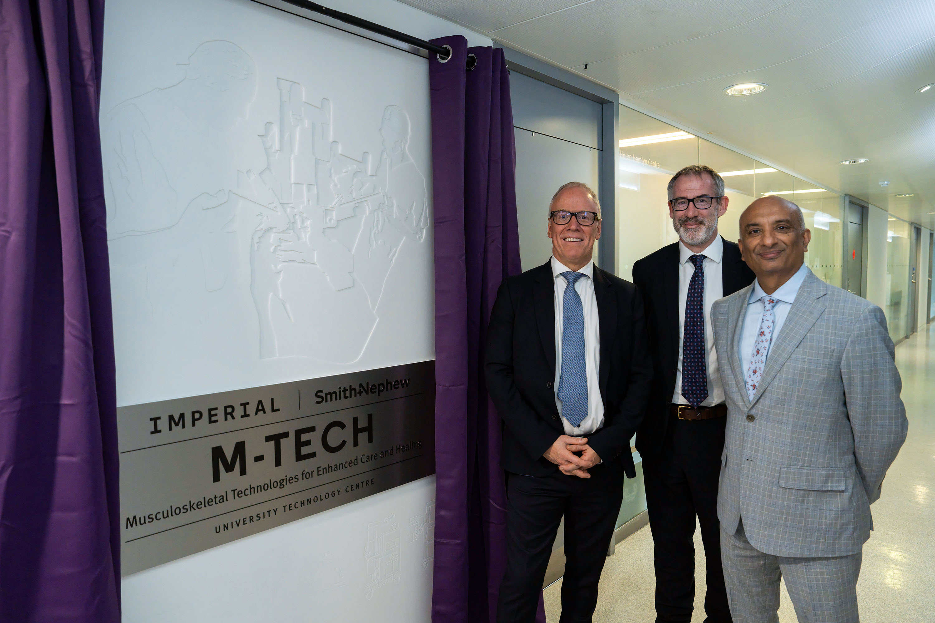 Social sharing card for London surgical robotics centre aims to move research into patient care faster