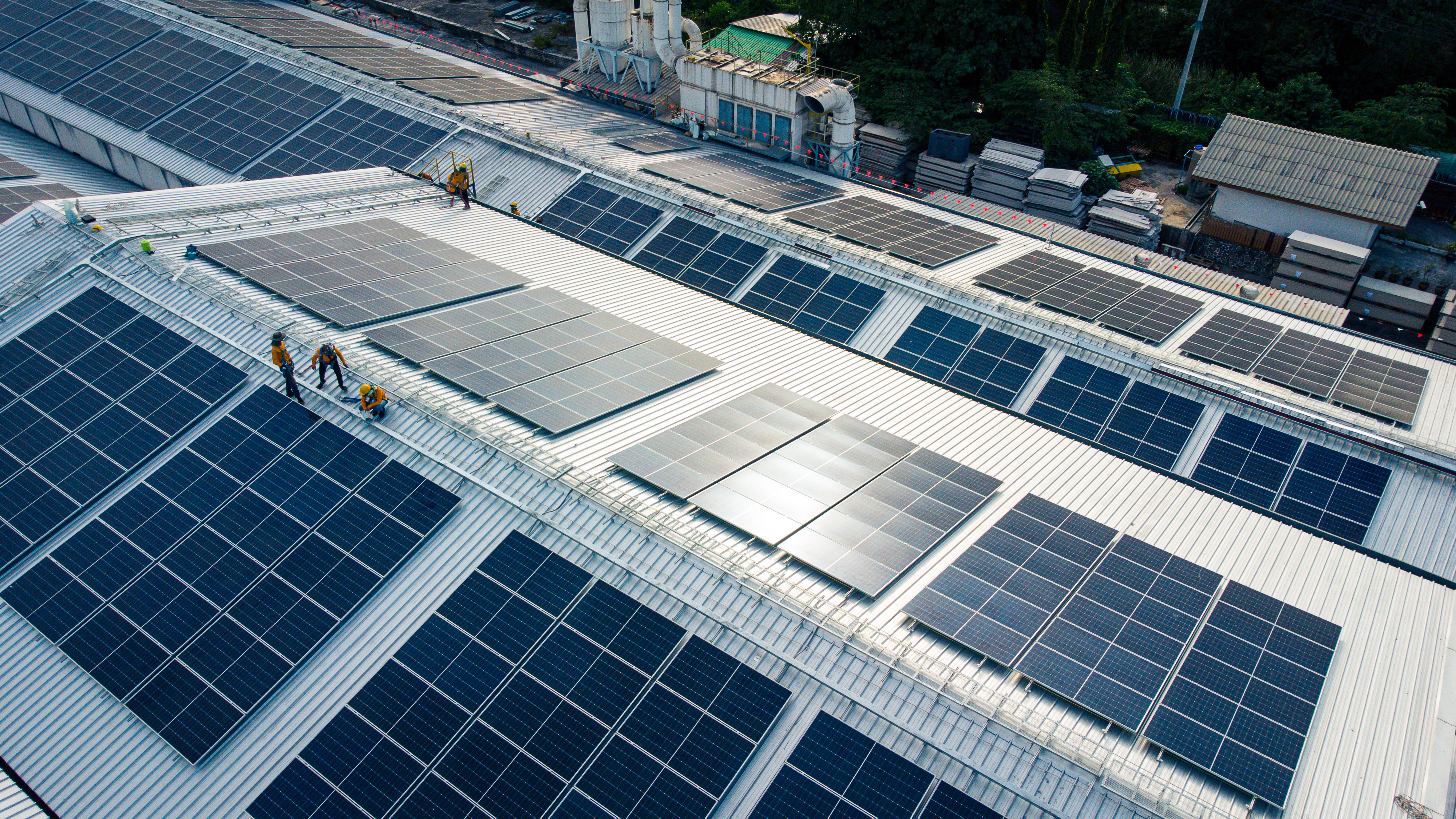 Social sharing card for London fruit and veg market switches on the capital’s biggest rooftop solar array